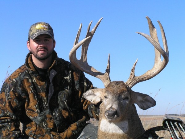 Kansas Deer Hunts Bow 168 inch 8 point